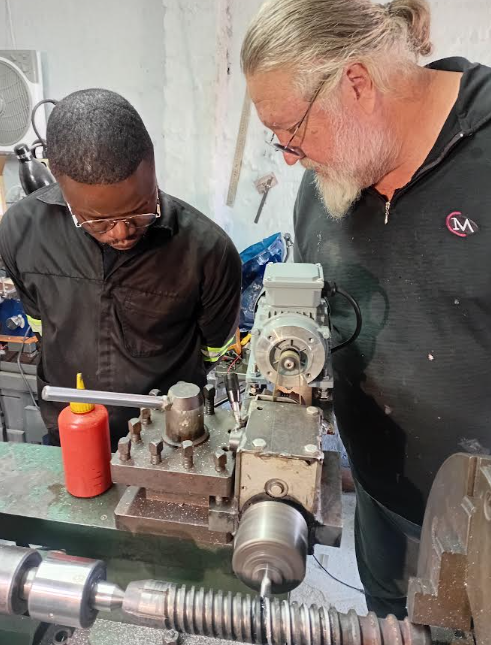 Machining an extruder screw component in the workshop